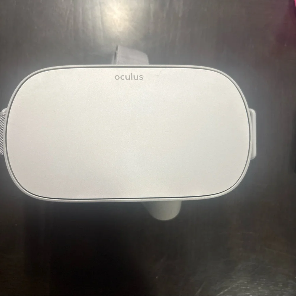 Oculus Go 32GB Standalone Virtual Reality Headset MH-A32 With No Controller